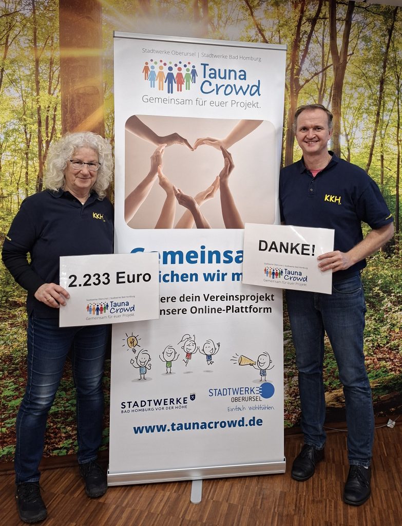 Mathilde Krücke und Oliver Knobl vom Vorstand Kenia Kinder Hilfe e.V.. freuen sich über den Erfolg bei der Taunacrwod Aktion und sagen Danke